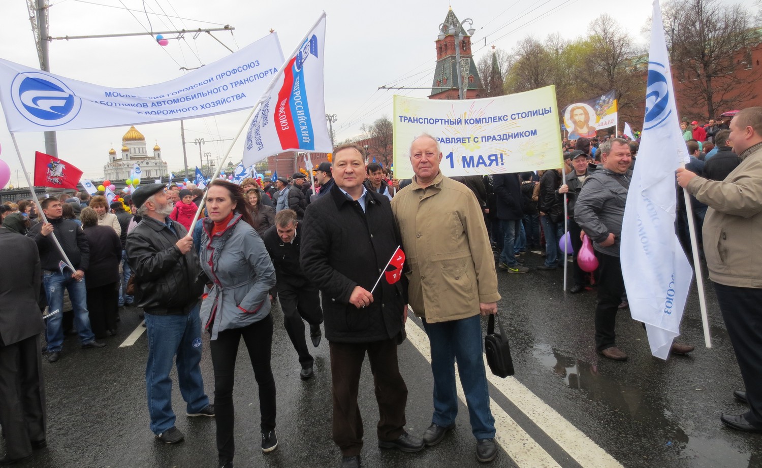 1 мая 2015 года в городах России прошли профсоюзные шествия и митинги под  главным девизом: «Росту цен – удвоение зарплаты!».